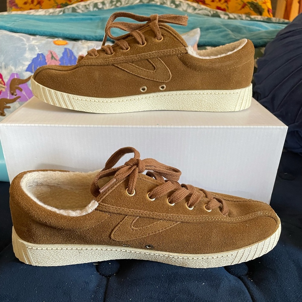 Tretorn women’s size 9 gently used